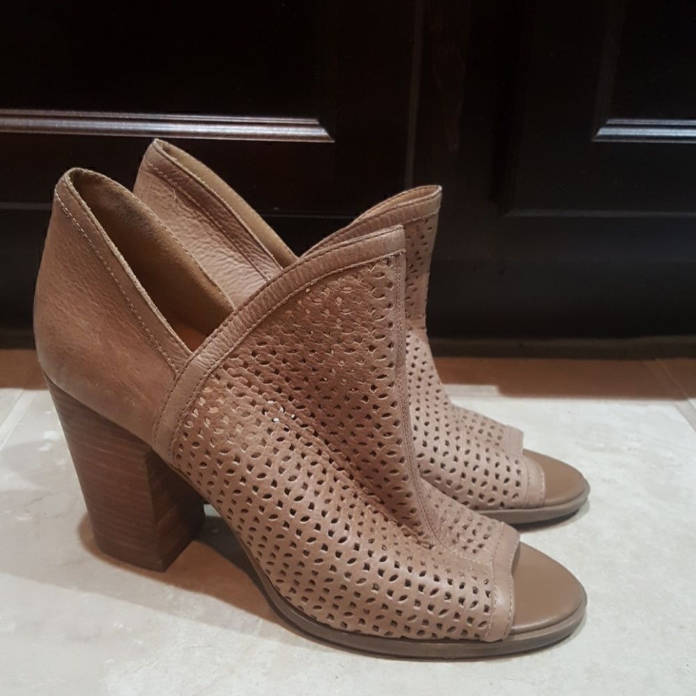 Lucky Brand Livey Booties Size 912 Lucky Brand Livey Booties Size 912
